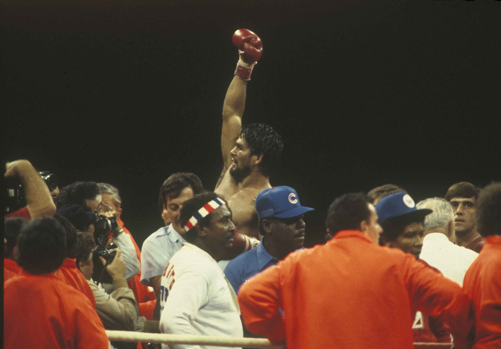 1980: Roberto Duran wins 15-round decision over Sugar Ray Leonard